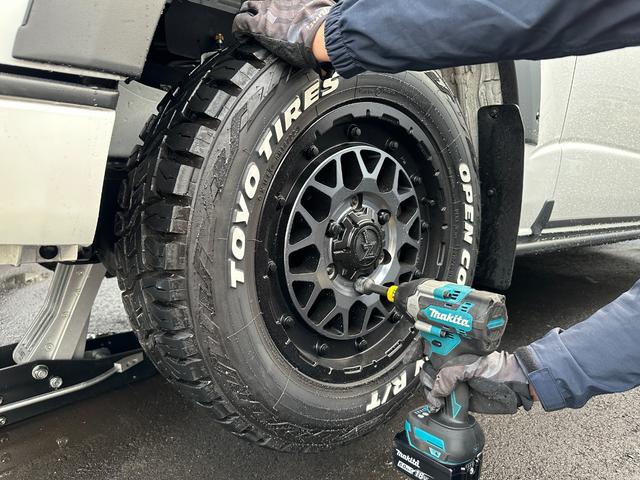 ハイエースバン ロングDX ナローハイルーフ・MC-9・ヨコハマPARADA・Uiビークル追加スタビライザー・コンフォートショックアブソーバー・ジャオスオーバーフェンダー・カロッツェリアナビ・ETC・3人乗り仕様・荷室カスタム(41枚目)