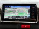 ケンウッド社製のナビゲーションが装着されております。液晶の映りも良く、操作性にも優れています。ドライバーの運転や助手席の方のTV視聴など有意義な時間をサポートいたします。