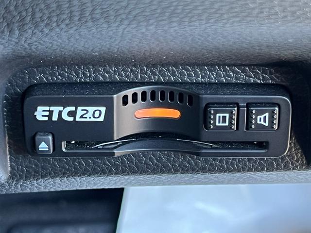 ヴェゼル ｅ：ＨＥＶ　Ｚ　純正９インチホンダコネクトディスプレイ　ホンダセンシング　ＡＣＣ　ＬＫＡＳ　ＢＳＭ　ビルトインＥＴＣ２．０　ＬＥＤオートライト　ワイヤレス充電　シートヒーター　ステアリングヒーター　純正１８ＡＷ（12枚目）