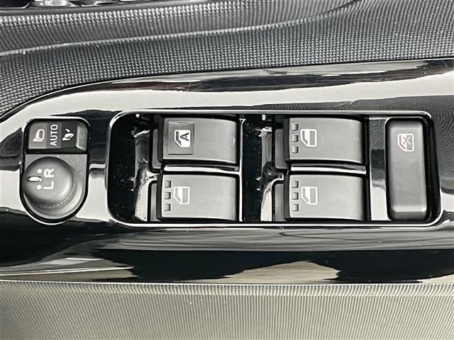 ムーヴキャンバス Ｘブラックインテリアリミテッド　ＳＡＩＩＩ　ＳＤナビ　衝突軽減ブレーキ　両側電動スライドドア　全周囲カメラ　ＥＴＣ　ドライブレコーダー　フルセグ　Ｂｌｕｅｔｏｏｔｈ　オートハイビーム　プッシュスタート　レーンキープアシスト　純正フロアマット（7枚目）