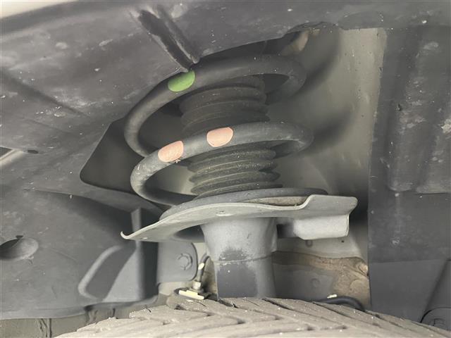 セレナ ｅ－パワー　ハイウェイスターＶ　純正１０インチナビ　アラウンドビューモニター　パーキングアシスト　プロパイロット　ビルトインＥＴＣ　ドライブレコーダー　衝突軽減ブレーキ　コーナーセンサー　社外レーダー　ＢＳＭ　両側パワースライドドア（22枚目）