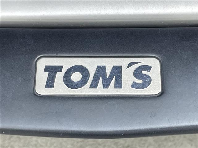 カムリ ＷＳレザーパッケージ　ＴＯＭ’Ｓエアロ　本革シート　純正８インチナビ　バックカメラ　ブラインドスポットモニター　　純正ダブルツィーター　オートハイビーム　ＬＥＤヘッドライト　衝突軽減ブレーキ　ビルトインＥＴＣ　純正ドラレコ（4枚目）