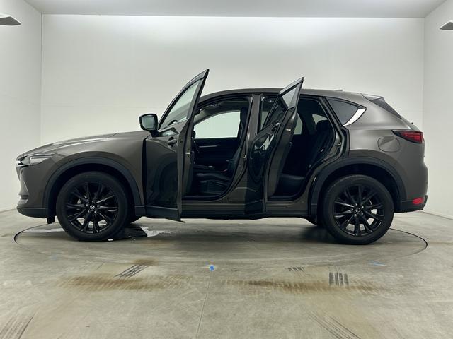 ＣＸ－５ ＸＤ　ブラックトーンエディション　サンルーフ　ＢＯＳＥサウンド　３６０度ビューモニター　シートヒーター　純正ナビ　ＥＴＣ　レーダークルーズコントロール　ＢＳＭ　ヘッドアップディスプレイ　ハーフレザーシート　パワーバックドア　ＬＥＤ（70枚目）