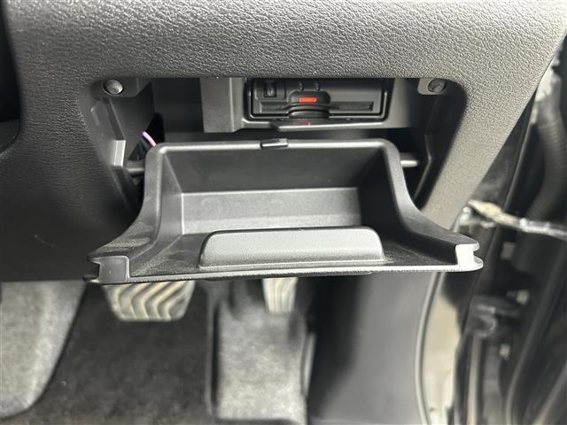 セレナ ハイウェイスター　Ｖセレクション　純正９インチナビ　純正１１インチフリップダウンモニター　衝突軽減ブレーキ　アラウンドビューモニター　両側電動スライド　ビルトインＥＴＣ　ＬＥＤヘットライト　クルーズコントロール　コーナーセンサー（24枚目）