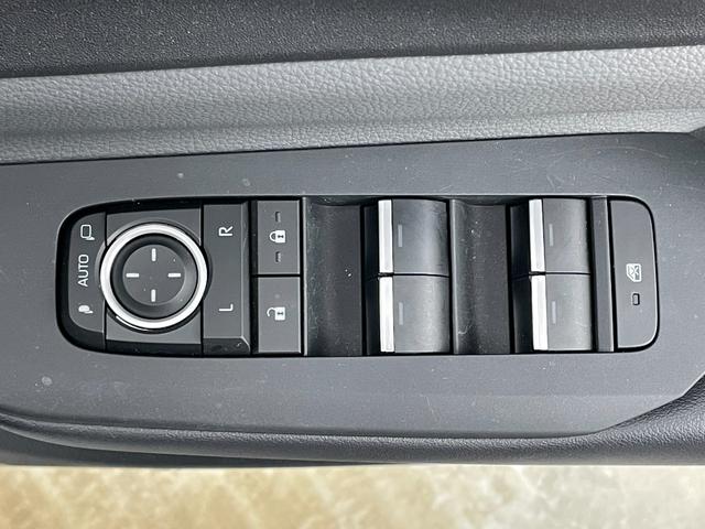 プリウス Ｚ　モデリスタエアロ　ガラスルーフ　純正１２．３インチナビ　パノラミックビューモニター　ＥＴＣ２．０　セーフティセンス　レーダークルーズコントロール　シートヒーター　ベンチレーション　パーキングアシスト（44枚目）