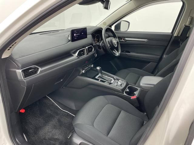 ＣＸ－５ 　純正１０．２５インチナビ　全方位カメラ　シートヒーター　パワーシート　ステアリングヒーター　レーダークルーズコントロール　電動リアゲート　ＥＴＣ　アイドリングストップ　ブラインドスポットモニター（52枚目）