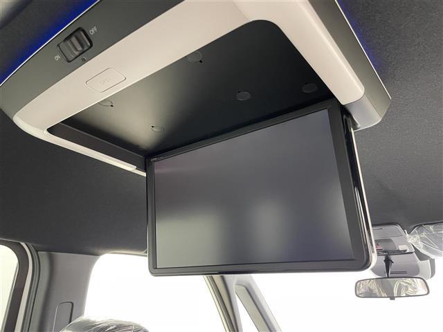 ステップワゴン ｅ：ＨＥＶスパーダ　登録済未使用車　純正１１．４インチナビ　１５．６インチ後席モニター　ハーフレザーシート　シートヒーター　パワーバックドア　ホンダセンシング　衝突軽減ブレーキ　両側パワースライドドア　２列目オットマン（2枚目）