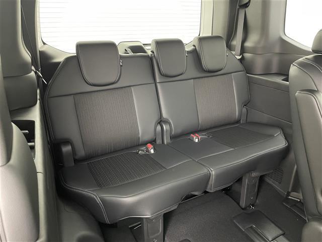 ステップワゴン ｅ：ＨＥＶスパーダ　登録済未使用車　純正１１．４インチナビ　１５．６インチ後席モニター　ハーフレザーシート　シートヒーター　パワーバックドア　ホンダセンシング　衝突軽減ブレーキ　両側パワースライドドア　２列目オットマン（10枚目）