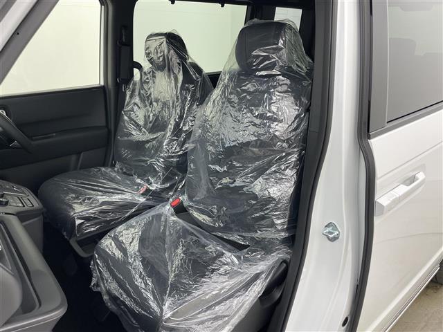 ステップワゴン ｅ：ＨＥＶスパーダ　登録済未使用車　純正１１．４インチナビ　１５．６インチ後席モニター　ハーフレザーシート　シートヒーター　パワーバックドア　ホンダセンシング　衝突軽減ブレーキ　両側パワースライドドア　２列目オットマン（11枚目）