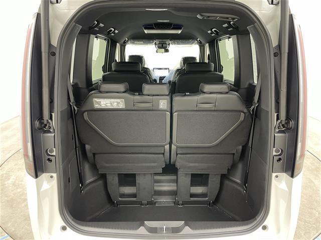 ステップワゴン ｅ：ＨＥＶスパーダ　登録済未使用車　純正１１．４インチナビ　１５．６インチ後席モニター　ハーフレザーシート　シートヒーター　パワーバックドア　ホンダセンシング　衝突軽減ブレーキ　両側パワースライドドア　２列目オットマン（14枚目）