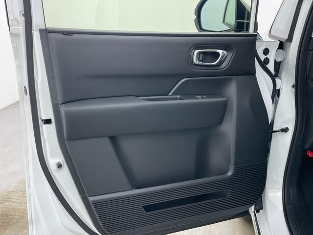 ステップワゴン ｅ：ＨＥＶスパーダ　登録済未使用車　純正１１．４インチナビ　１５．６インチ後席モニター　ハーフレザーシート　シートヒーター　パワーバックドア　ホンダセンシング　衝突軽減ブレーキ　両側パワースライドドア　２列目オットマン（49枚目）