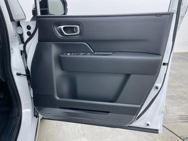 ステップワゴン ｅ：ＨＥＶスパーダ　登録済未使用車　純正１１．４インチナビ　１５．６インチ後席モニター　ハーフレザーシート　シートヒーター　パワーバックドア　ホンダセンシング　衝突軽減ブレーキ　両側パワースライドドア　２列目オットマン（50枚目）