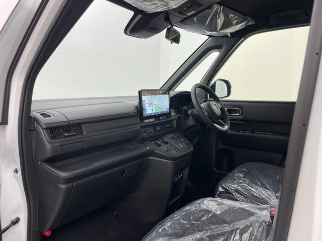 ステップワゴン ｅ：ＨＥＶスパーダ　登録済未使用車　純正１１．４インチナビ　１５．６インチ後席モニター　ハーフレザーシート　シートヒーター　パワーバックドア　ホンダセンシング　衝突軽減ブレーキ　両側パワースライドドア　２列目オットマン（52枚目）