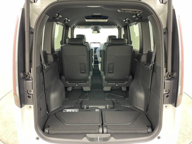 ステップワゴン ｅ：ＨＥＶスパーダ　登録済未使用車　純正１１．４インチナビ　１５．６インチ後席モニター　ハーフレザーシート　シートヒーター　パワーバックドア　ホンダセンシング　衝突軽減ブレーキ　両側パワースライドドア　２列目オットマン（57枚目）