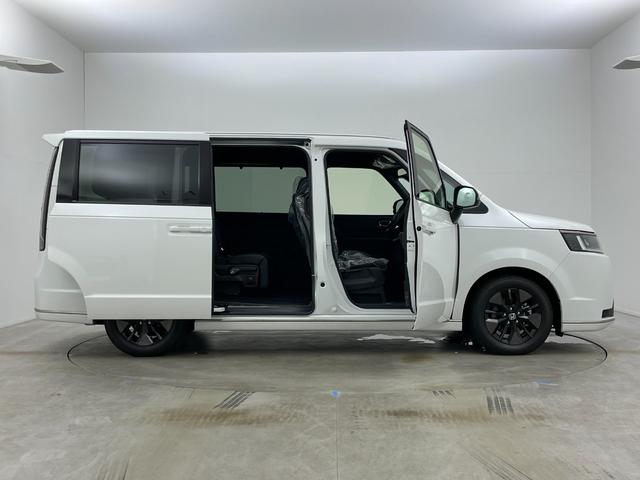 ステップワゴン ｅ：ＨＥＶスパーダ　登録済未使用車　純正１１．４インチナビ　１５．６インチ後席モニター　ハーフレザーシート　シートヒーター　パワーバックドア　ホンダセンシング　衝突軽減ブレーキ　両側パワースライドドア　２列目オットマン（68枚目）