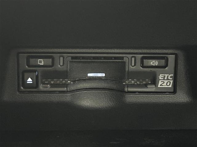 アルファード Ｚ　モデリスタエアロ　ムーンルーフ　ユニバーサルステップ　純正１３インチフリップダウンモニター　純正１４インチナビ　パノラミックビュー　シートヒーター　シートベンチレーション　置くだけ充電　ＢＳＭ　ＨＵＤ（32枚目）