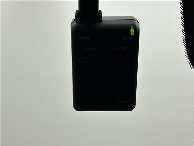 ステップワゴン ｅ：ＨＥＶスパーダ　プレミアムライン　純正１１インチナビ　純正フリップダウンモニター　全方位カメラ　両側パワースライドドア　ＢＳＭ　レーダークルーズコントロール　シートヒーター　ビルトインＥＴＣ２．０　パドルシフト　地デジフルセグＴＶ（6枚目）