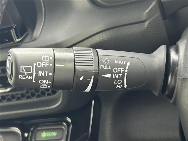 ステップワゴン ｅ：ＨＥＶスパーダ　プレミアムライン　純正１１インチナビ　純正フリップダウンモニター　全方位カメラ　両側パワースライドドア　ＢＳＭ　レーダークルーズコントロール　シートヒーター　ビルトインＥＴＣ２．０　パドルシフト　地デジフルセグＴＶ（32枚目）