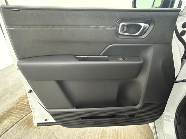 ステップワゴン ｅ：ＨＥＶスパーダ　プレミアムライン　純正１１インチナビ　純正フリップダウンモニター　全方位カメラ　両側パワースライドドア　ＢＳＭ　レーダークルーズコントロール　シートヒーター　ビルトインＥＴＣ２．０　パドルシフト　地デジフルセグＴＶ（49枚目）