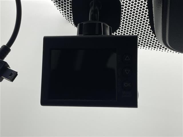 ステップワゴンスパーダ スパーダ ホンダセンシング 純正9インチナビ バックカメラ 両側パワスラ パドルシフト アイドリングストップ レーダークルーズコントロール レーンキープ 純正フロアマット LEDヘッドライト オートライト ステリモ(6枚目)