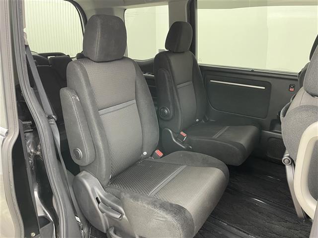 ステップワゴンスパーダ スパーダ ホンダセンシング 純正9インチナビ バックカメラ 両側パワスラ パドルシフト アイドリングストップ レーダークルーズコントロール レーンキープ 純正フロアマット LEDヘッドライト オートライト ステリモ(9枚目)