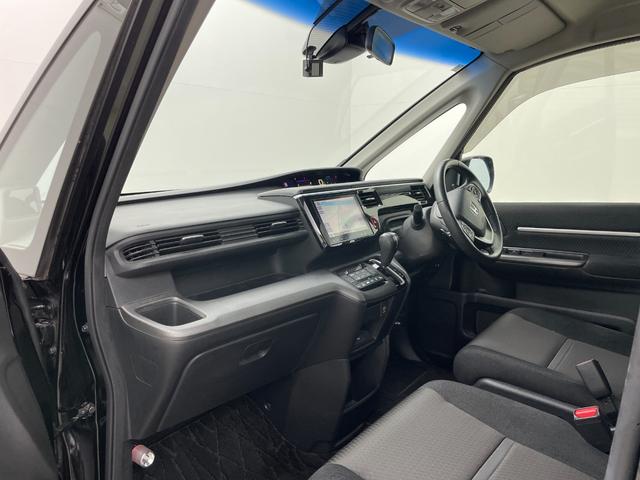 ステップワゴンスパーダ スパーダ ホンダセンシング 純正9インチナビ バックカメラ 両側パワスラ パドルシフト アイドリングストップ レーダークルーズコントロール レーンキープ 純正フロアマット LEDヘッドライト オートライト ステリモ(52枚目)