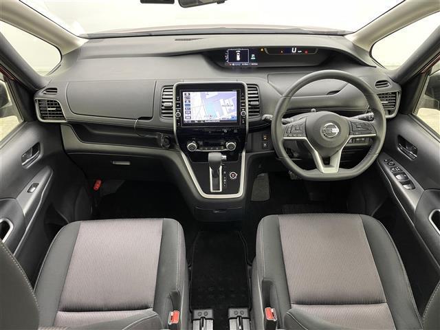 セレナ ハイウェイスター Vセレクション 純正9インチナビ アラウンドビューモニター 両側パワースライドドア エマージェンシーブレーキ クルーズコントロール LEDヘッドライト ビルトインETC プッシュスタート スマートキー オートライト(12枚目)