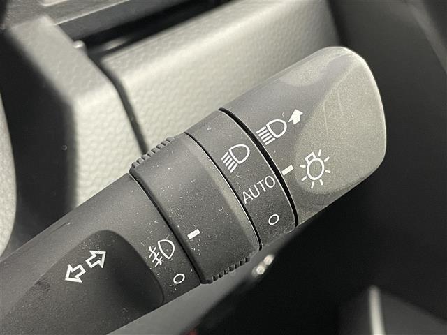 ルーミー カスタムＧ　純正９型ディスプレイオーディオ　両側電動スライドドア　レーダークルーズコントロール　前後ドライブレコーダー　シートヒーター　前後コーナーセンサー　踏み間違い防止　衝突軽減ブレーキ　ＨＤＭＩ接続　ＬＥＤ（33枚目）