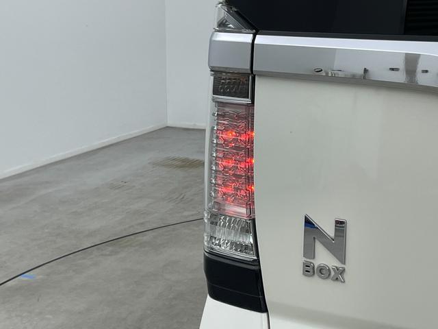 N-BOXカスタム G・ターボLパッケージ 純正ナビ 両側パワースライドドア クルーズコントロール バックカメラ ビルトインETC オートLEDヘッドライト 前後ドライブレコーダー 純正アルミホイール フルセグTV パドルシフト ハーフレザー(72枚目)