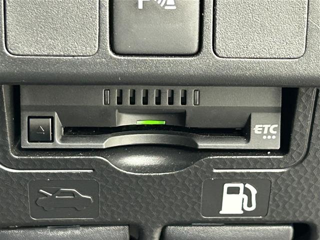 ルーミー Ｇ　両側パワースライドドア　純正９インチディスプレイオーディオ　バックカメラ　衝突軽減ブレーキ　ＣａｒＰｌａｙ　ビルトインＥＴＣ　フルセグＴＶ　オートＬＥＤライト　レーンキープアシスト　ＨＤＭＩ接続（7枚目）