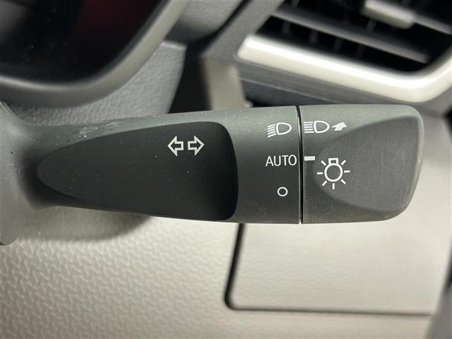 ルーミー Ｇ　両側パワースライドドア　純正９インチディスプレイオーディオ　バックカメラ　衝突軽減ブレーキ　ＣａｒＰｌａｙ　ビルトインＥＴＣ　フルセグＴＶ　オートＬＥＤライト　レーンキープアシスト　ＨＤＭＩ接続（30枚目）