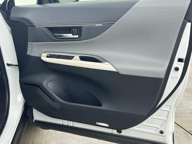 ハリアーハイブリッド Ｚ　モデリスタエアロ　ＪＢＬサウンド　純正１２．３インチナビ　デジタルインナーミラー　レーダークルーズコントロール　衝突軽減ブレーキシステム　パワーシート　ハーフレザーシート　ブラインドスポットモニター（50枚目）