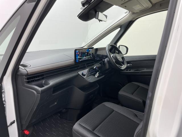 セレナ ｅ－パワー　ハイウェイスターＶ　純正１２．３インチディスプレイオーディオ　両側電動スライド　アラウンドビューモニター　レーダークルーズコントロール　ＥＴＣ２．０　ＬＥＤ　社外ドライブレコーダー　ワイヤレス充電　デジタルインナーミラー（52枚目）