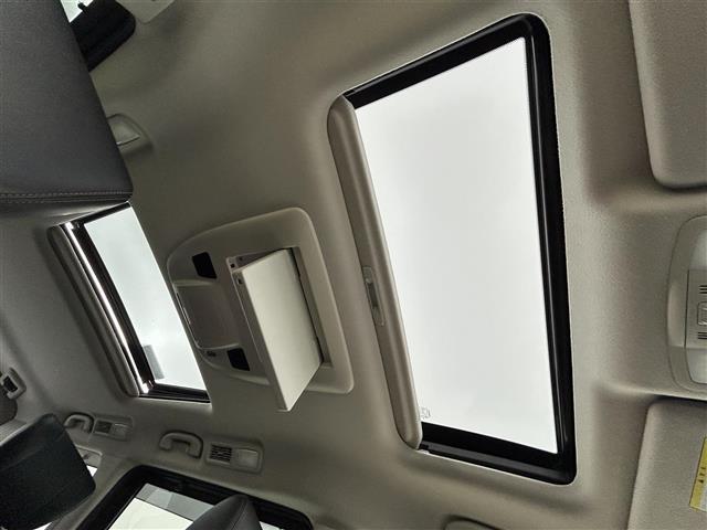 エルグランド 250ハイウェイスターS 純正8インチナビ 純正後席モニター サンルーフ 両側パワースライド アラウンドビューモニター レーダークルーズコントロール ビルトインETC LEDヘッドライト 社外ドライブレコーダー コーナーセンサ(2枚目)