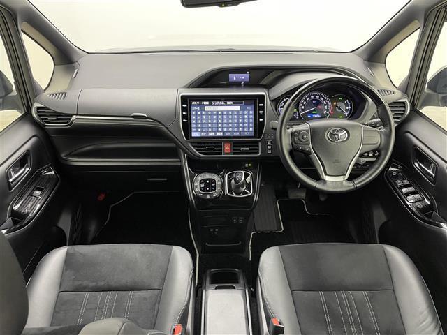 エスクァイア Ｇｉ　プレミアムパッケージ　ブラックテーラード　純正１０インチナビ　両側電動スライドドア　純正前後ドライブレコーダー　衝突軽減ブレーキ　レーンキープアシスト　クルーズコントロール　シートヒーター　ハーフレザーシート　ビルトインＥＴＣ　ＬＥＤ　フォグ（12枚目）