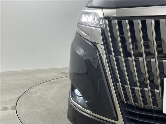 エスクァイア Ｇｉ　プレミアムパッケージ　ブラックテーラード　純正１０インチナビ　両側電動スライドドア　純正前後ドライブレコーダー　衝突軽減ブレーキ　レーンキープアシスト　クルーズコントロール　シートヒーター　ハーフレザーシート　ビルトインＥＴＣ　ＬＥＤ　フォグ（16枚目）