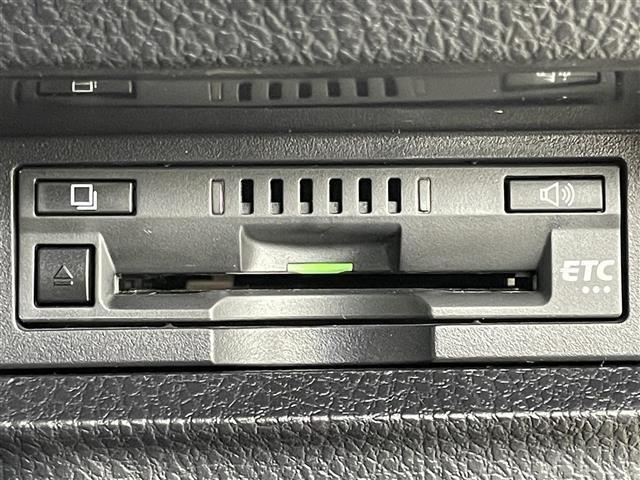 エスクァイア Ｇｉ　プレミアムパッケージ　ブラックテーラード　純正１０インチナビ　両側電動スライドドア　純正前後ドライブレコーダー　衝突軽減ブレーキ　レーンキープアシスト　クルーズコントロール　シートヒーター　ハーフレザーシート　ビルトインＥＴＣ　ＬＥＤ　フォグ（24枚目）