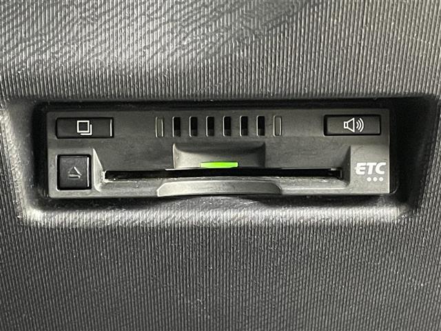 アクア S スタイルブラック 純正ナビ バックカメラ ETC トヨタセーフティーセンス プリクラッシュセーフティ レーンキープアシスト オートマチックハイビーム フロアマット オートエアコン オートライト フォグ スマートキー(7枚目)