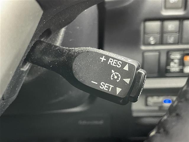 ヴォクシー ＺＳ　煌ＩＩＩ　アルパイン１１インチナビ　社外１２．８インチ後席モニター　ユピテルレーダー　両側パワースライド　ビルトインＥＴＣ　ＬＥＤライト　クルーズコントロール　バックカメラ　ドライブレコーダー　衝突軽減ブレーキ（24枚目）