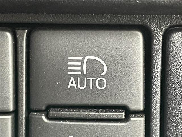 ヴォクシー ＺＳ　煌ＩＩＩ　アルパイン１１インチナビ　社外１２．８インチ後席モニター　ユピテルレーダー　両側パワースライド　ビルトインＥＴＣ　ＬＥＤライト　クルーズコントロール　バックカメラ　ドライブレコーダー　衝突軽減ブレーキ（28枚目）