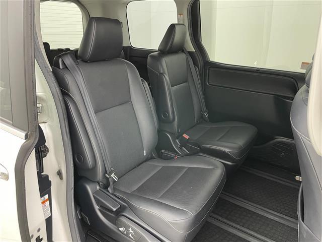 エスクァイア Gi 純正9インチナビ 純正12.1インチ後席モニター TRDエアロ TRDホイール ビルトインETC2.0 両側電動スライドドア クルーズコントロール 合皮シート シートヒーター 衝突軽減ブレーキ LED(9枚目)