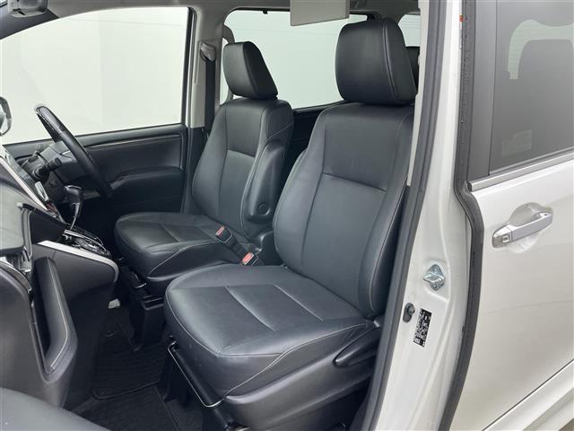 エスクァイア Gi 純正9インチナビ 純正12.1インチ後席モニター TRDエアロ TRDホイール ビルトインETC2.0 両側電動スライドドア クルーズコントロール 合皮シート シートヒーター 衝突軽減ブレーキ LED(11枚目)