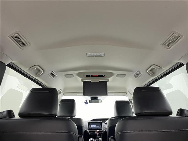 エスクァイア Gi 純正9インチナビ 純正12.1インチ後席モニター TRDエアロ TRDホイール ビルトインETC2.0 両側電動スライドドア クルーズコントロール 合皮シート シートヒーター 衝突軽減ブレーキ LED(12枚目)