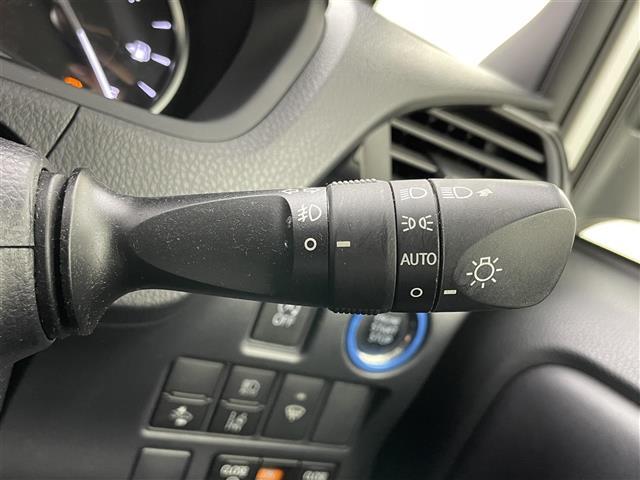 エスクァイア Gi 純正9インチナビ 純正12.1インチ後席モニター TRDエアロ TRDホイール ビルトインETC2.0 両側電動スライドドア クルーズコントロール 合皮シート シートヒーター 衝突軽減ブレーキ LED(32枚目)