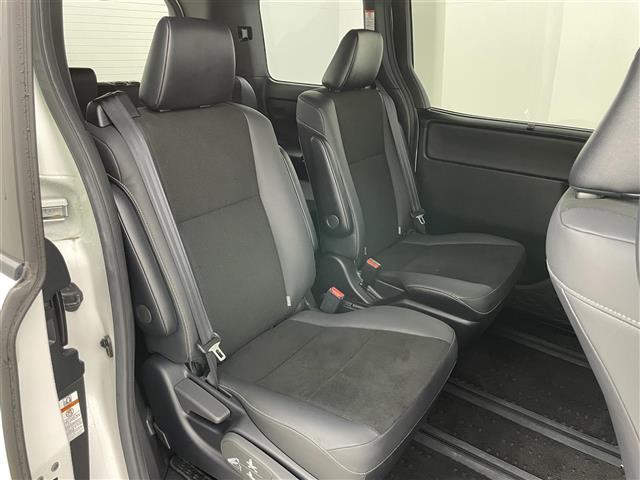 ノア Si ダブルバイビーII 純正10インチナビ バックカメラ 両側電動スライドドア クルーズコントロール ドライブレコーダー ビルトインETC 衝突軽減ブレーキ LEDヘッドライト ハーフレザーシート スマートキー スペアキー(9枚目)