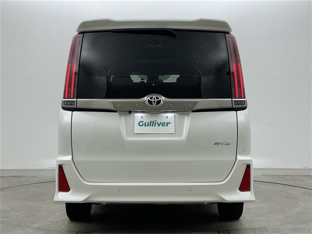 ノア Si ダブルバイビーII 純正10インチナビ バックカメラ 両側電動スライドドア クルーズコントロール ドライブレコーダー ビルトインETC 衝突軽減ブレーキ LEDヘッドライト ハーフレザーシート スマートキー スペアキー(17枚目)