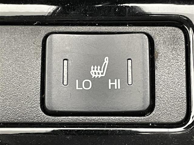 プリウス Sツーリングセレクション・ブラックエディション 純正8インチディスプレイオーディオ AC100V電源 バックカメラ 追従型クルーズコントロール シートヒーター 合皮シート 衝突軽減ブレーキ 前後ドライブレコーダー ビルトインETC コーナーセンサー(6枚目)