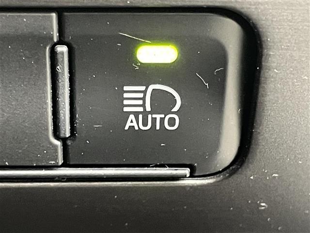 プリウス Sツーリングセレクション・ブラックエディション 純正8インチディスプレイオーディオ AC100V電源 バックカメラ 追従型クルーズコントロール シートヒーター 合皮シート 衝突軽減ブレーキ 前後ドライブレコーダー ビルトインETC コーナーセンサー(28枚目)