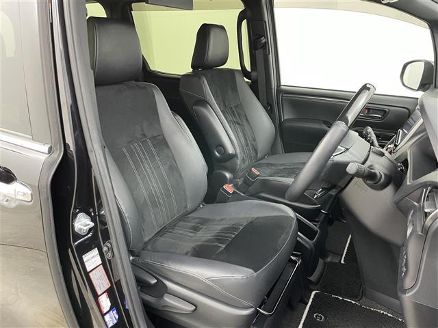 エスクァイア Gi プレミアムパッケージ ブラックテーラード 純正9インチSDナビ 純正12インチフリップダウンモニター バックカメラ ビルトインETC 両側パワースライドドア トヨタセーフティセンス 衝突軽減ブレーキ 先行車発信通知機能 横滑り防止装置(8枚目)