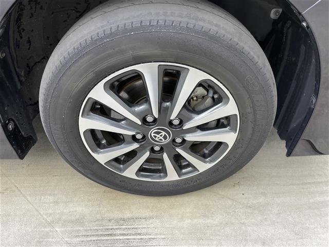 エスクァイア Gi プレミアムパッケージ ブラックテーラード 純正9インチSDナビ 純正12インチフリップダウンモニター バックカメラ ビルトインETC 両側パワースライドドア トヨタセーフティセンス 衝突軽減ブレーキ 先行車発信通知機能 横滑り防止装置(14枚目)